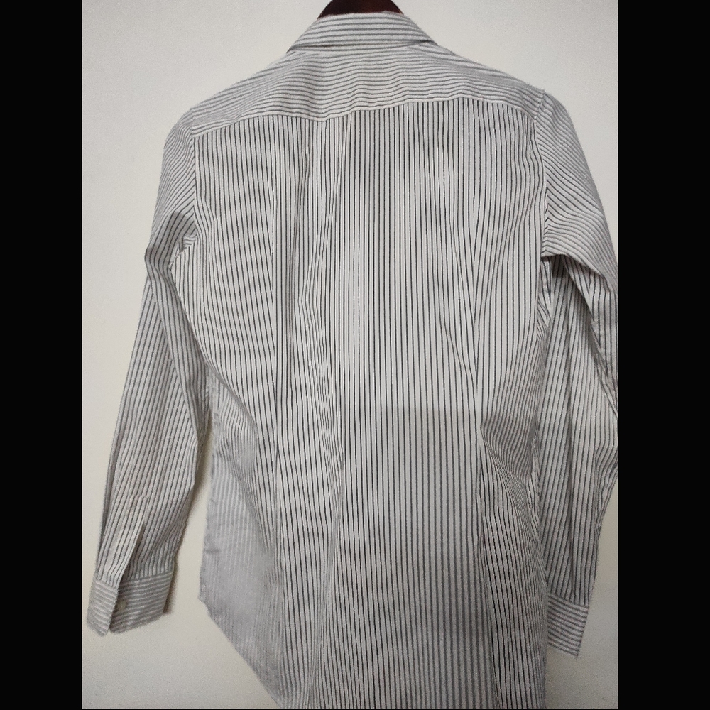 Uniqlo Stripe Shirt 🤍 - Picture 10 of 10